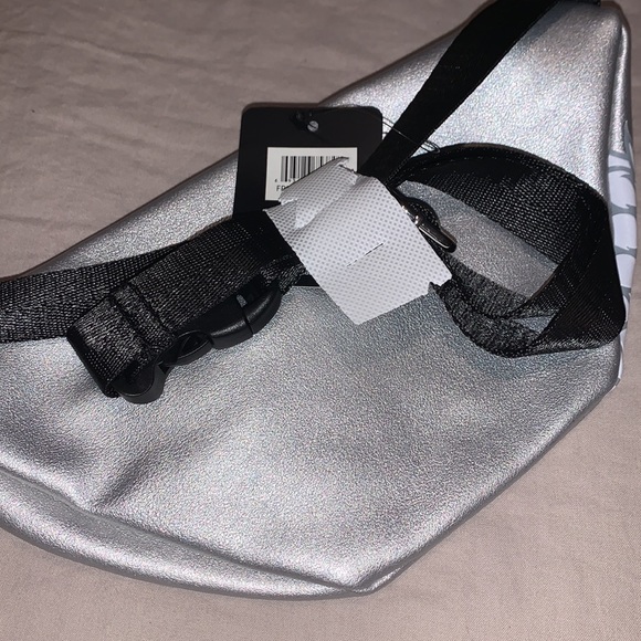 Women’s game of thrones Fanny pack - Picture 3 of 6